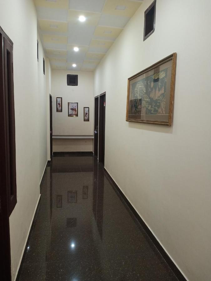 Branded Guest House Jalandhar Bagian luar foto